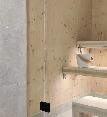 New W/sauna, Jacuzzi &wifi * Hameenlinna